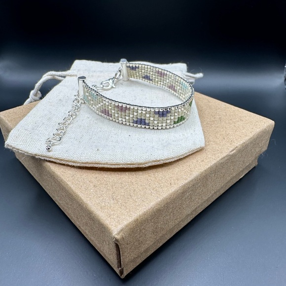 Handmade Beaded Bracelet - Picture 6 of 8